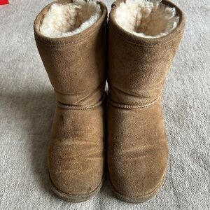 Bearpaw size 7 boots